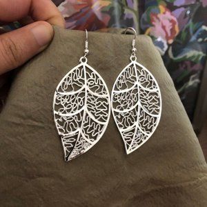 925 sterling silver leaf earrings NWOT